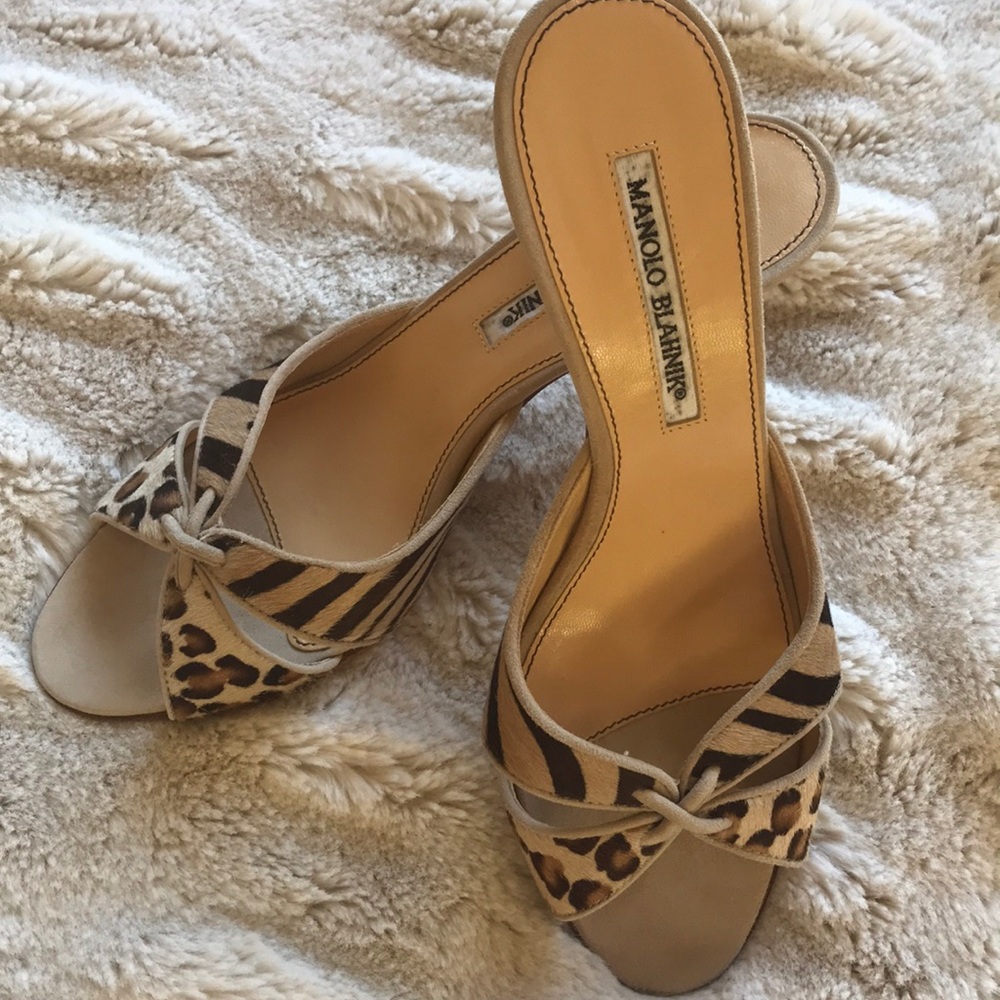 MANOLO BLAHNIK Slides